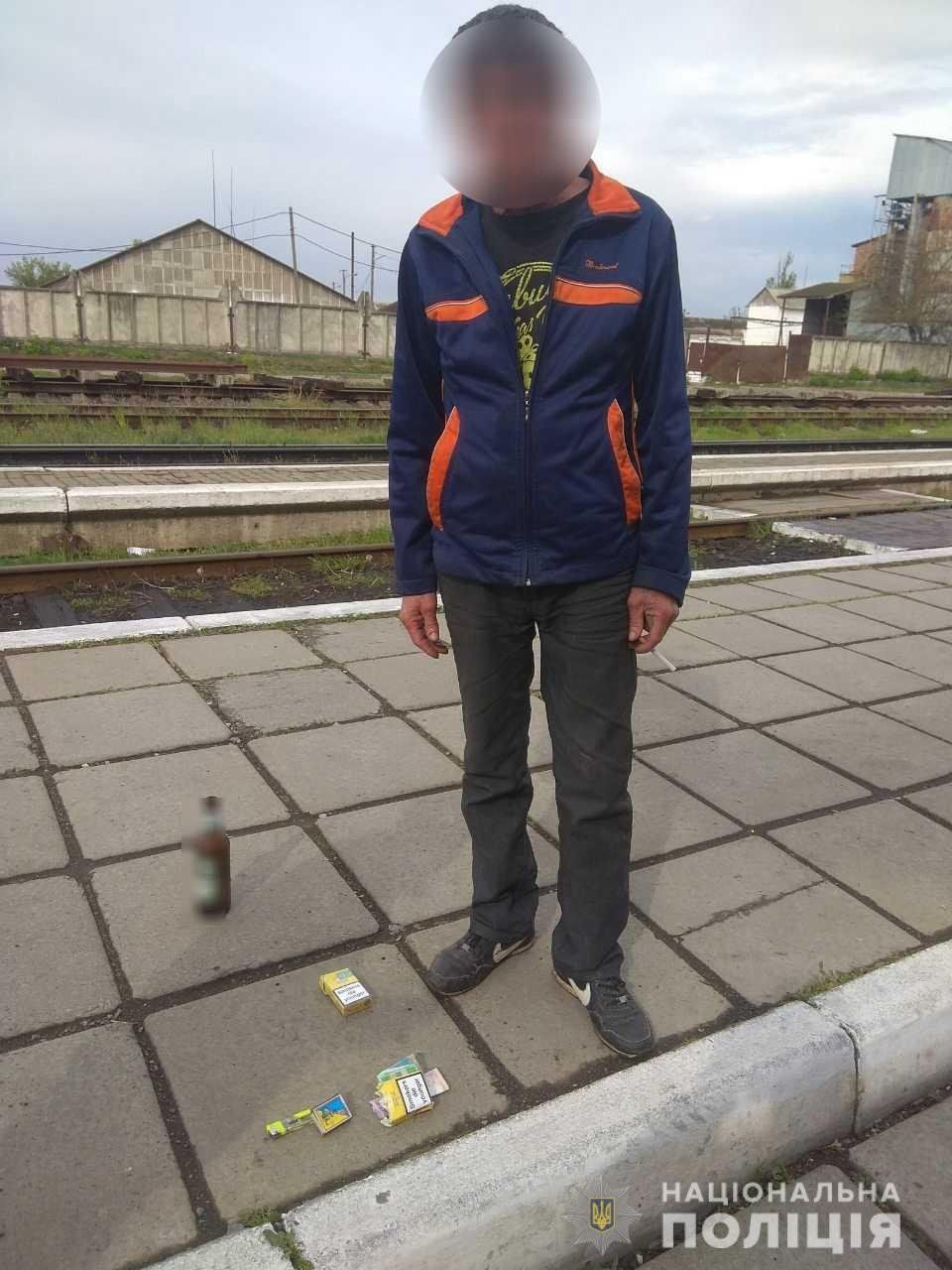 Закарпаття. Чоловіка з наркотиками затримали на вокзалі у Берегово