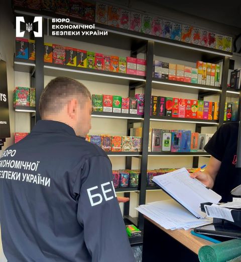 В Ужгороде накрыли "точки" с нелегальными электронными сигаретами