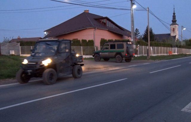 У ПП "Ужгород" контрабандист з цигарками і бурштином прорвав кордон зі Словаччиною і втік від поліції