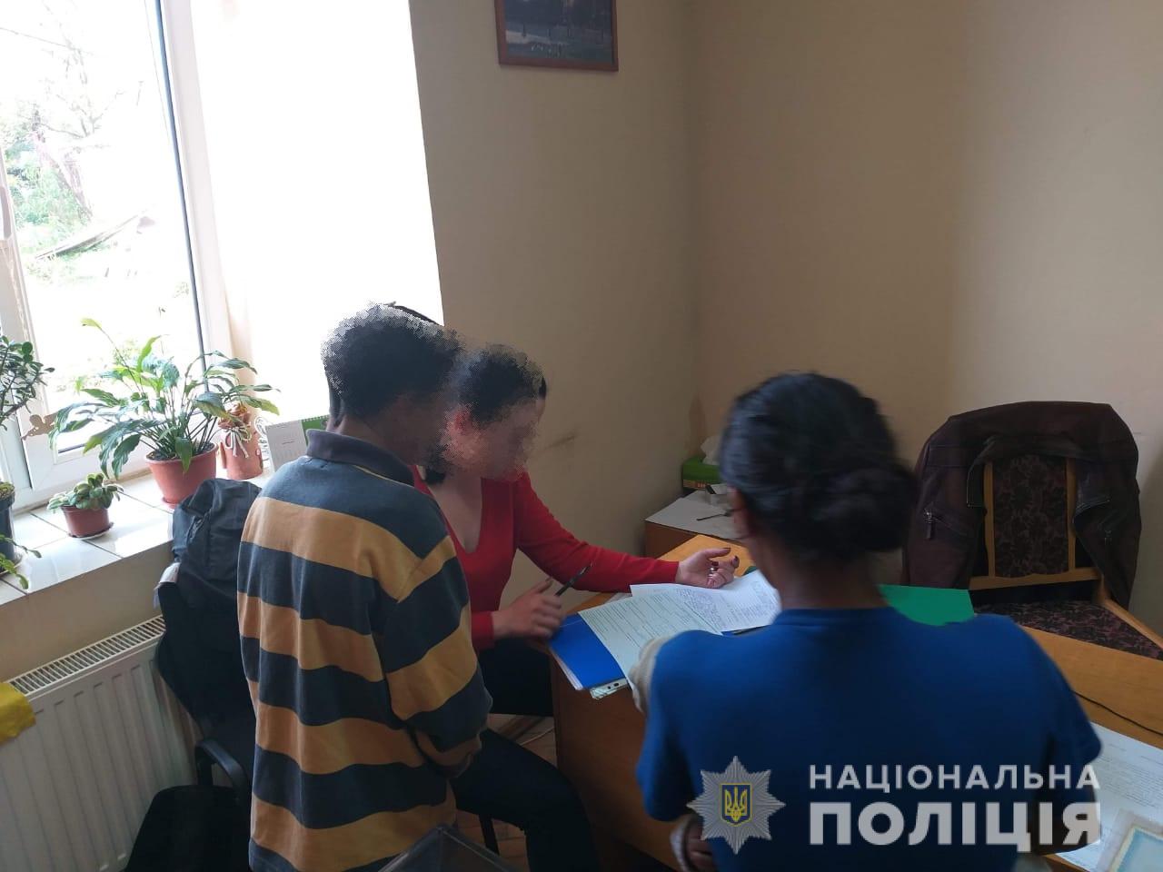 Поліція Ужгорода затримала чергову маму, яка змушує дітей займатися жебракуванням