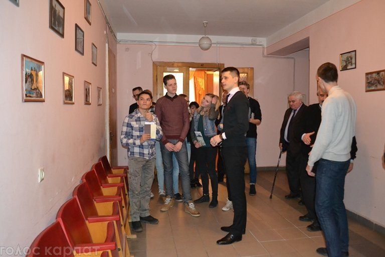 Волонтеры посетили и Хустскую РГА и районный совет