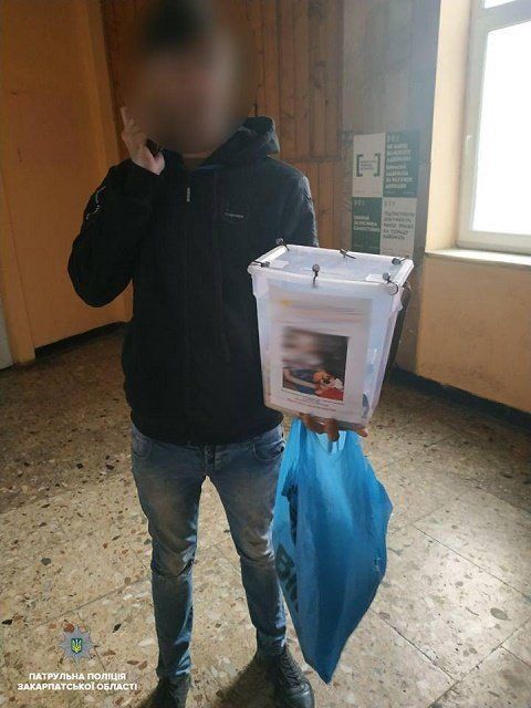 Бдительный житель Мукачево разоблачил липовых волонтеров