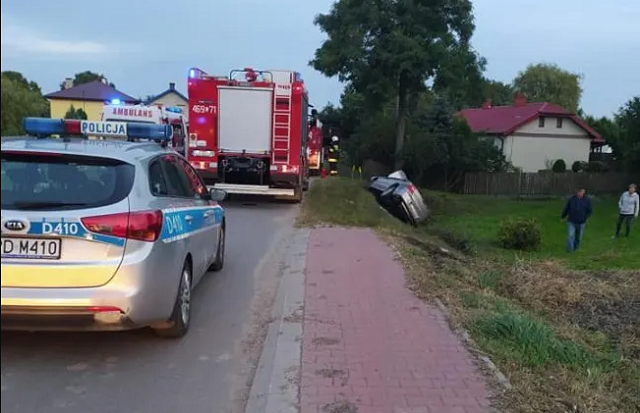 Знай наших: В Польше пьяный украинец во время тест-драйва разбил Крайслер
