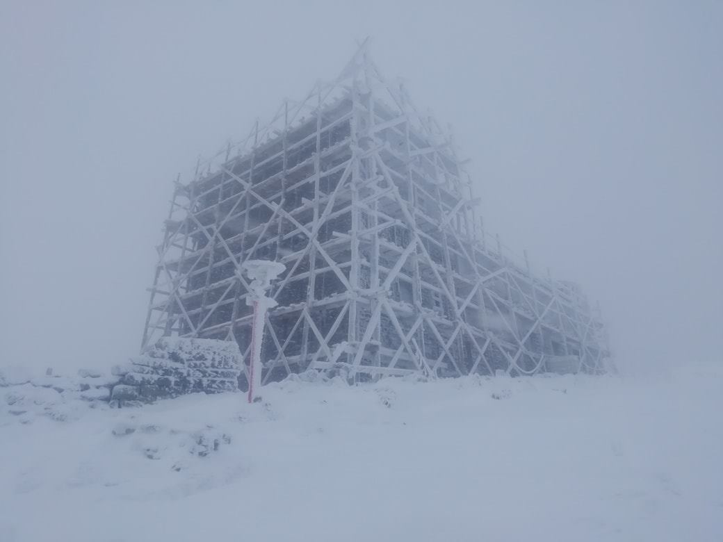 Знаменитый курорт в Закарпатье засыпало за ночь снегом 