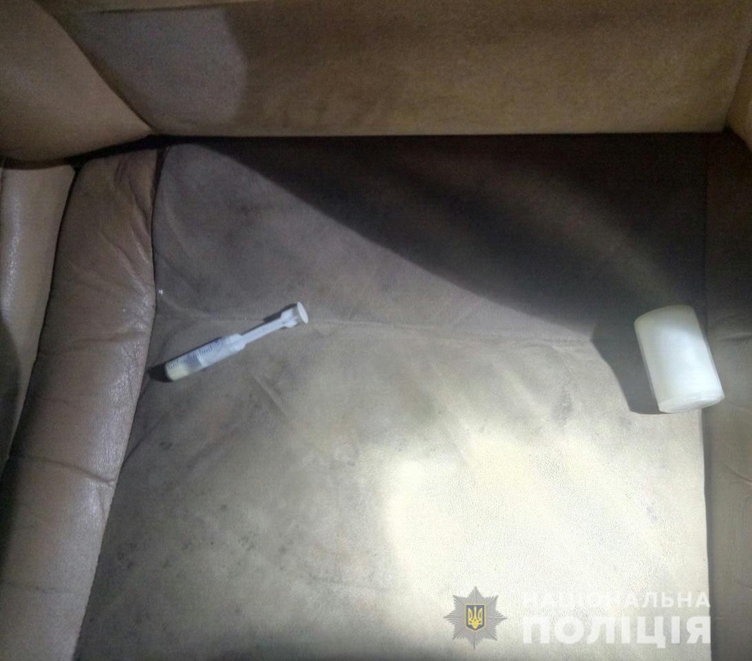 У Мукачево у колишнього зека в автівці знайшли шприц із наркотиком