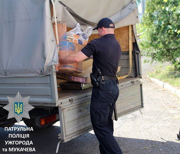 Патрульные Ужгорода и Мукачево помогают школам на востоке Украины