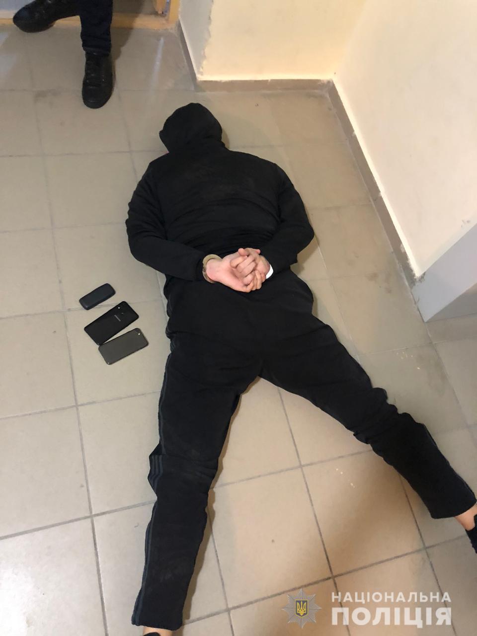 Киевская милиция задержала одного из розбойников, которые "засветились" со стрельбой в глубинке Закарпатья