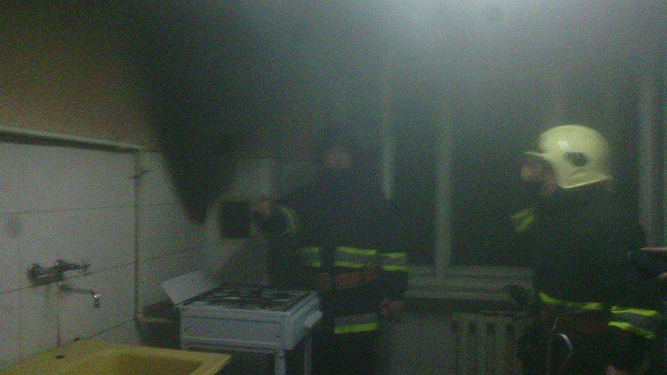 На кухне 6-го этажа студенты заметили сильный дым