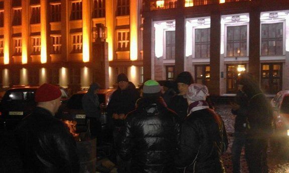 "Майдан" в Ужгороде под зданием облсовета