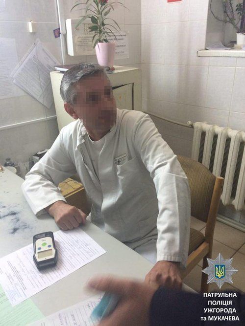 Ужгородским полицейским пришлось отпустить пьяного водителя