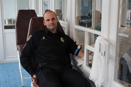 Полицейские Ужгорода и Мукачево присоединились к акции "Сдай кровь – спаси жизнь