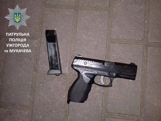 Несовершеннолетние стреляли с пистолетов в Мукачево