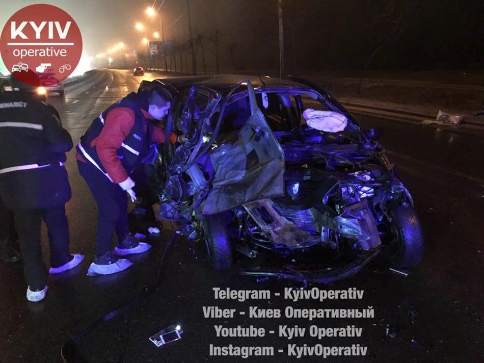 Смертельное ДТП в Киеве: водитель Mercedes протаранил пять авто, два человека погибло