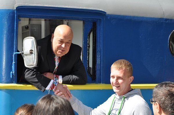 В первый рейс тепловоз повел председатель Закарпатской ОГА Геннадий Москаль