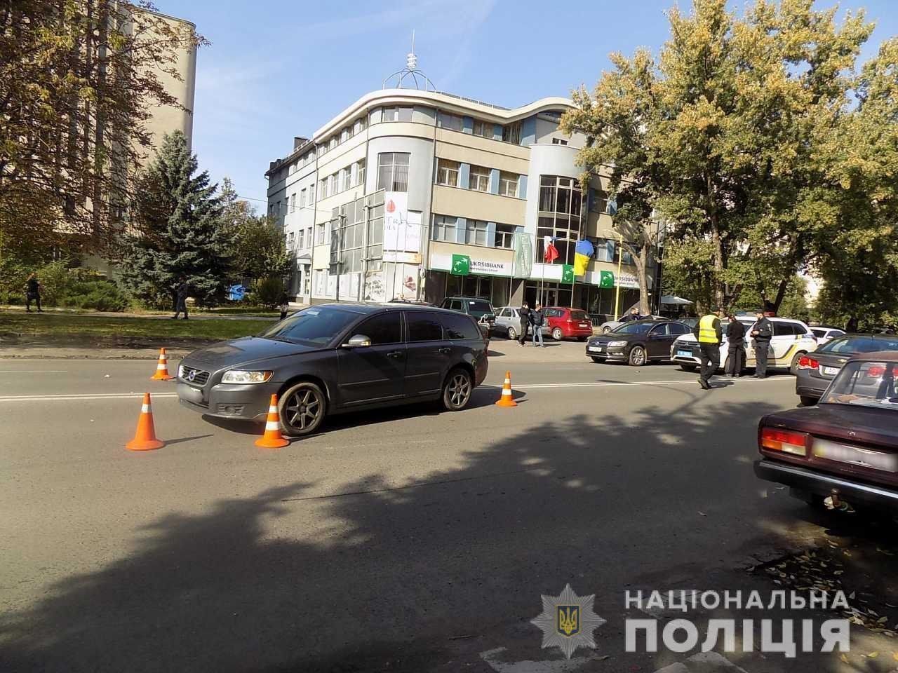 Чому в Ужгороді пішоходи так "поспішають" потрапити під колеса автомобіля