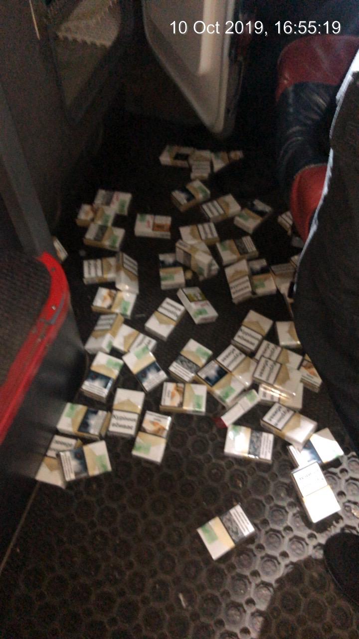 Митники Закарпаття вилучили у керманича міжнародного автобуса цигарок майже на 48 тисяч гривень