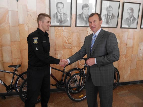 Патрульная полиция Ужгорода получила велосипеды