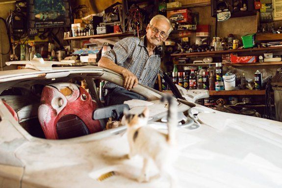 Закарпатский инженер строит спорткар в собственном гараже