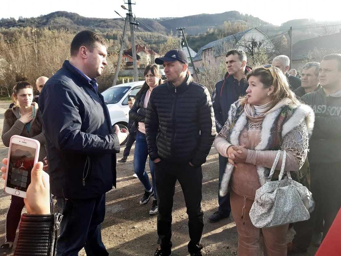 Дорожні протестувальники Хустщини зустрілися з відповідальними особами Закарпатської ОДА