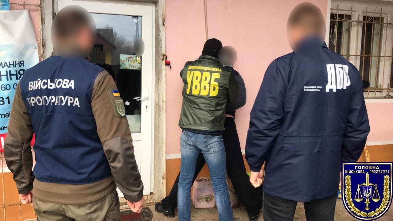 У Мукачево на спробі підкупити "товариша по зброї" затримали "зеленого кашкета"