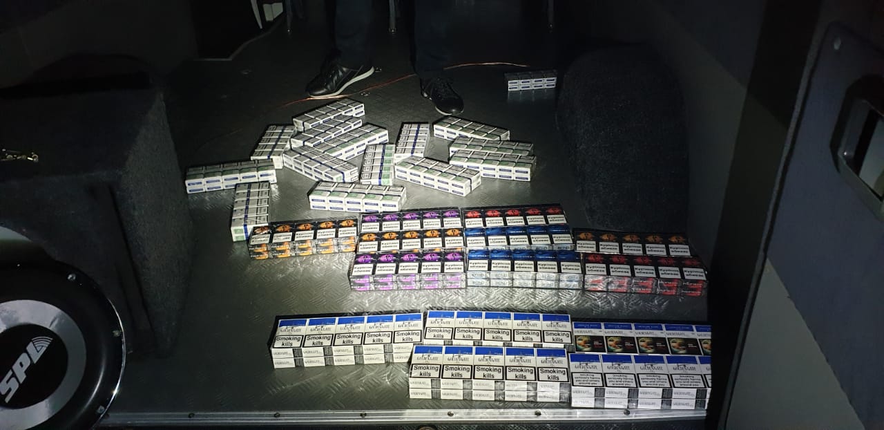 Митники Закарпаття знайшли у мікрику приховані 310 пачок цигарок різних торгових марок без акцизних марок