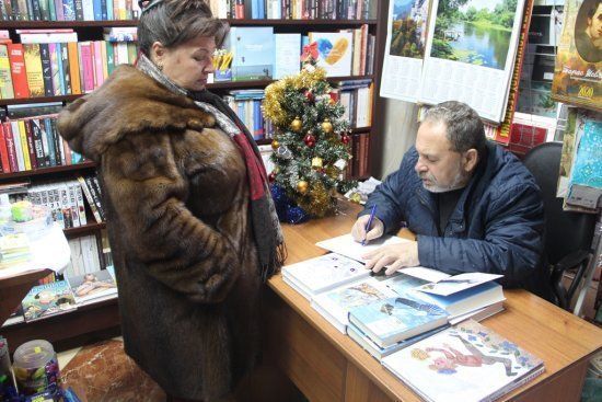 У столиці Закарпаття Дмитро Кешеля представив читачам свою нову книгу "Весільна феєрія"