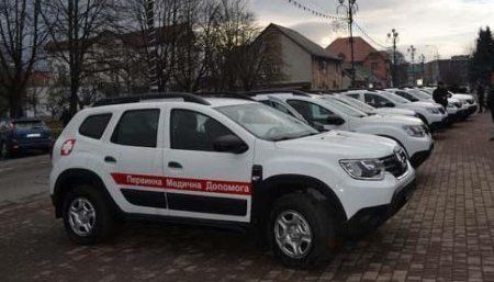 Очільник Закарпаття вручив ключі від 10-ти санітарних автомобілів медикам Тячівщини