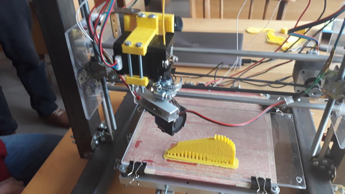 На Закарпатті студенти створили 3D-принтер власної оригінальної конструкції