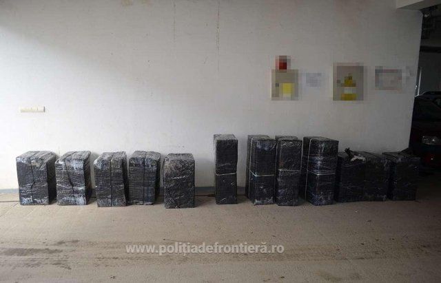 Румунська поліція у легковику українця знайшла велику кількість контрабандних сигарет