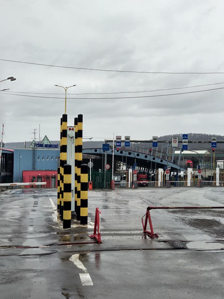 Замість автомобільної черги на кордоні в Ужгороді — пустеля
