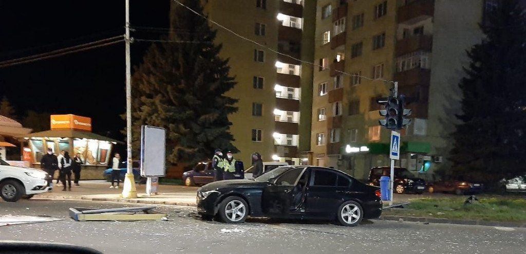 Очередной ночной аварией "отличился" проспект Свободы в Ужгороде
