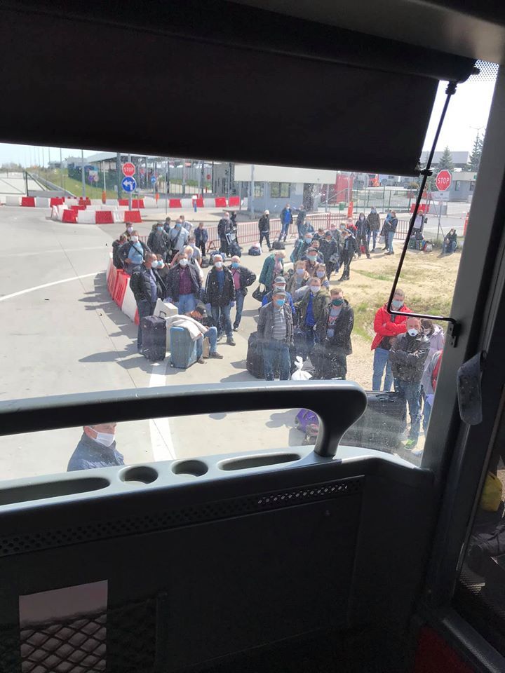 Частный перевозчик ежедневно "стрижет" на границе с работников под 200 000 гривен