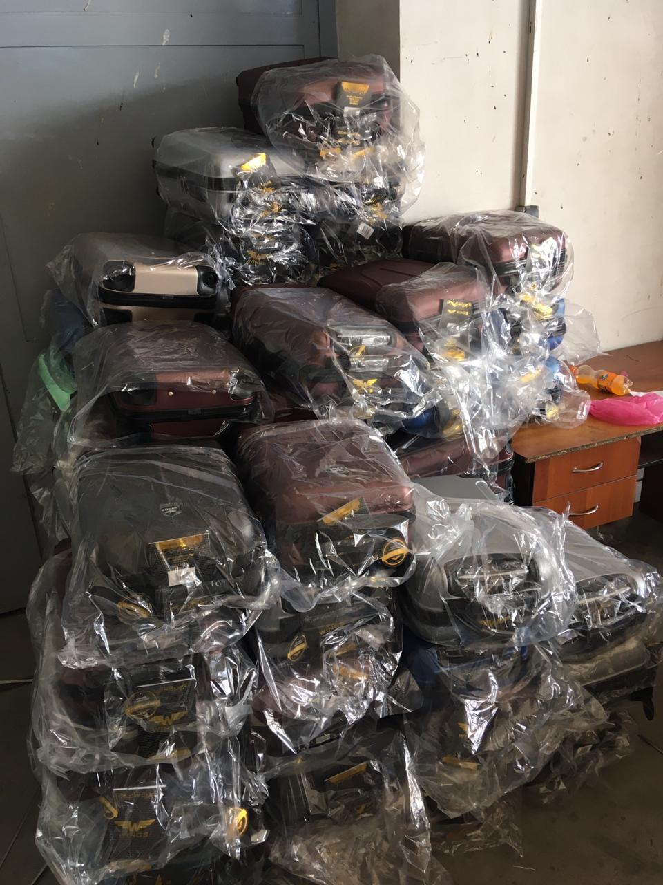 У сусідів Закарпаття на кордоні у фурах знайшли на 500 тисяч гривень контрабадних куфрів