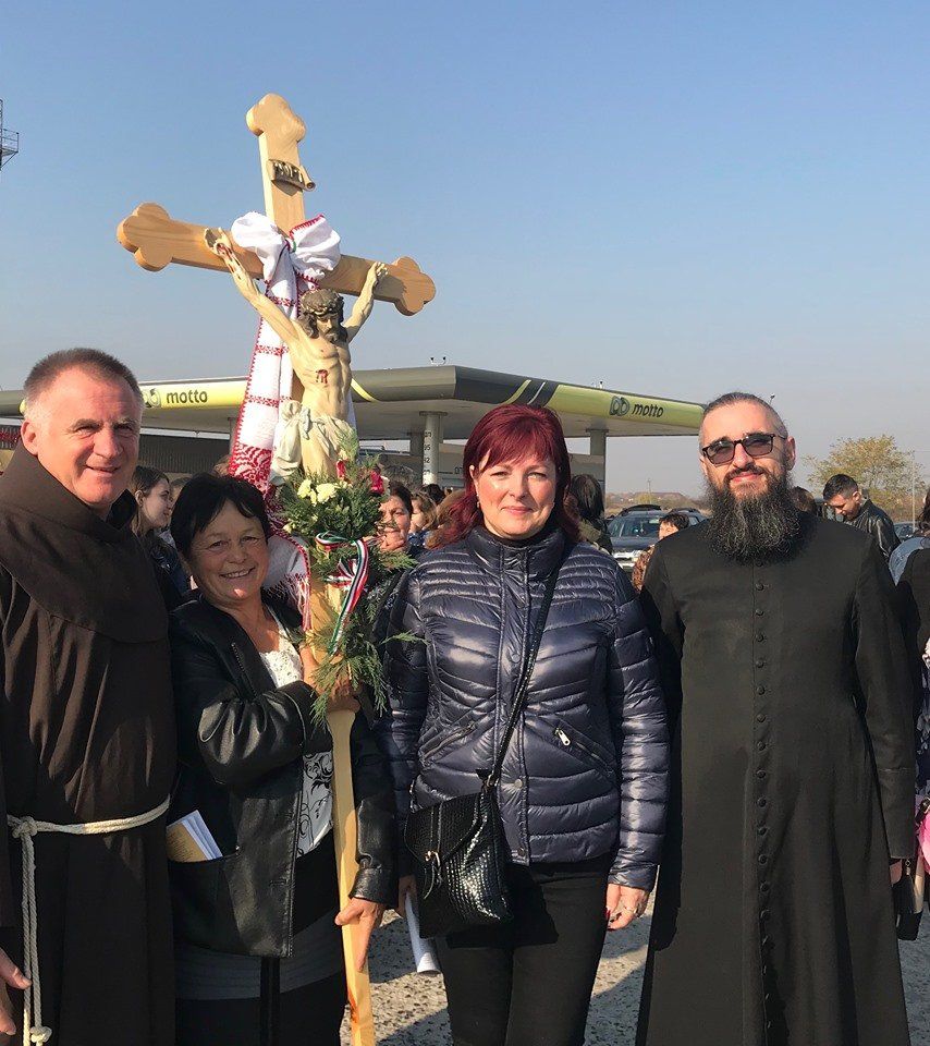 Сотня римо-католиків прийшли у Берегово пішою ходою під гаслом "За рідну землю Закарпаття"