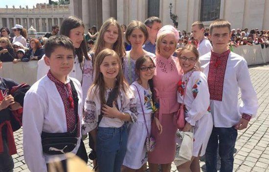 Папа Римский попросил детей из Закарпатья молиться