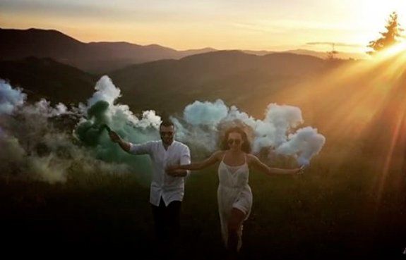 Новый тренд закарпатских свадеб: цветные дымовые шашки