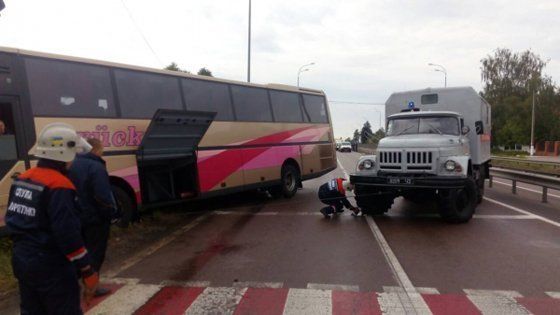 Автобус із 16 пасажирами "злетів" у повітря на трасі Чоп-Київ