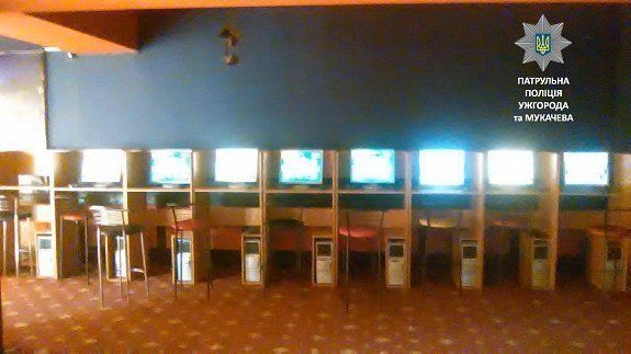 На Грушевского в Ужгороде патрульные обнаружили функционирующие игровые аппараты