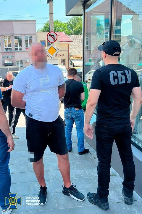 В Ужгороде задержали организаторов зарубежных поездок для "больных" уклонистов 