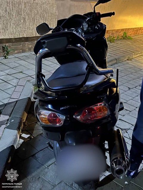 Три протокола схлопотал "синий" мотоциклист на Honda в Ужгороде
