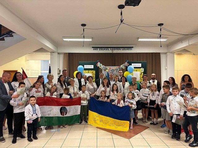  Першу українську школу відкрили в Угорщині