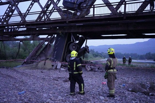 Известны причины падения моста в Закарпатье