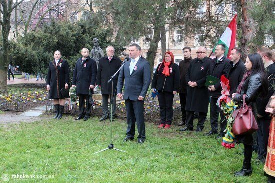 Венгерская община Ужгорода собралась на площади Шандора Петефи