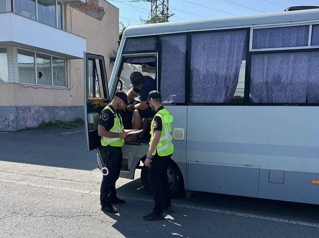 В Закарпатье проводят массовые "автобусные" рейды
