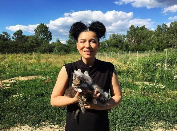 Елка посетила приют для животных в Ужгороде