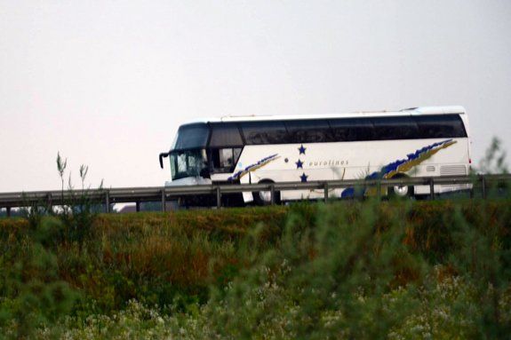 Возле Львова легковушка врезалась в автобус