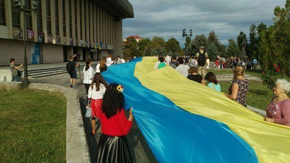 100-метровый флаг в Ужгороде в честь Дня Государственного Флага Украины