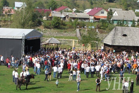 На Закарпатье прошел первый свадебный фестиваль "Закарпатская свальба"