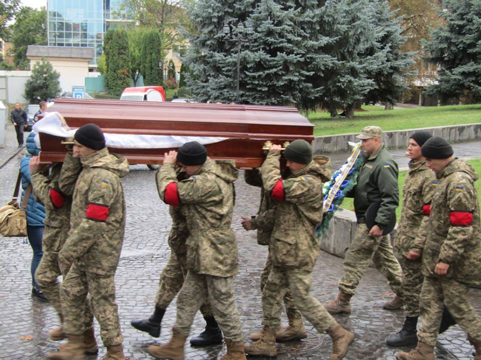 Похоронили Давида Гамсахурдия на Холме Славы со всеми воинскими почестями