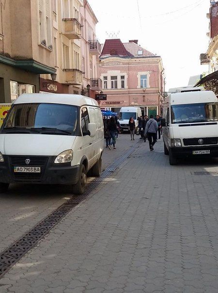 Пешеходный центр Ужгорода превратился в стоянку автобусов